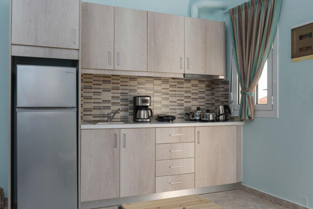Spyros Apartments With Pool Каламаки Екстериор снимка