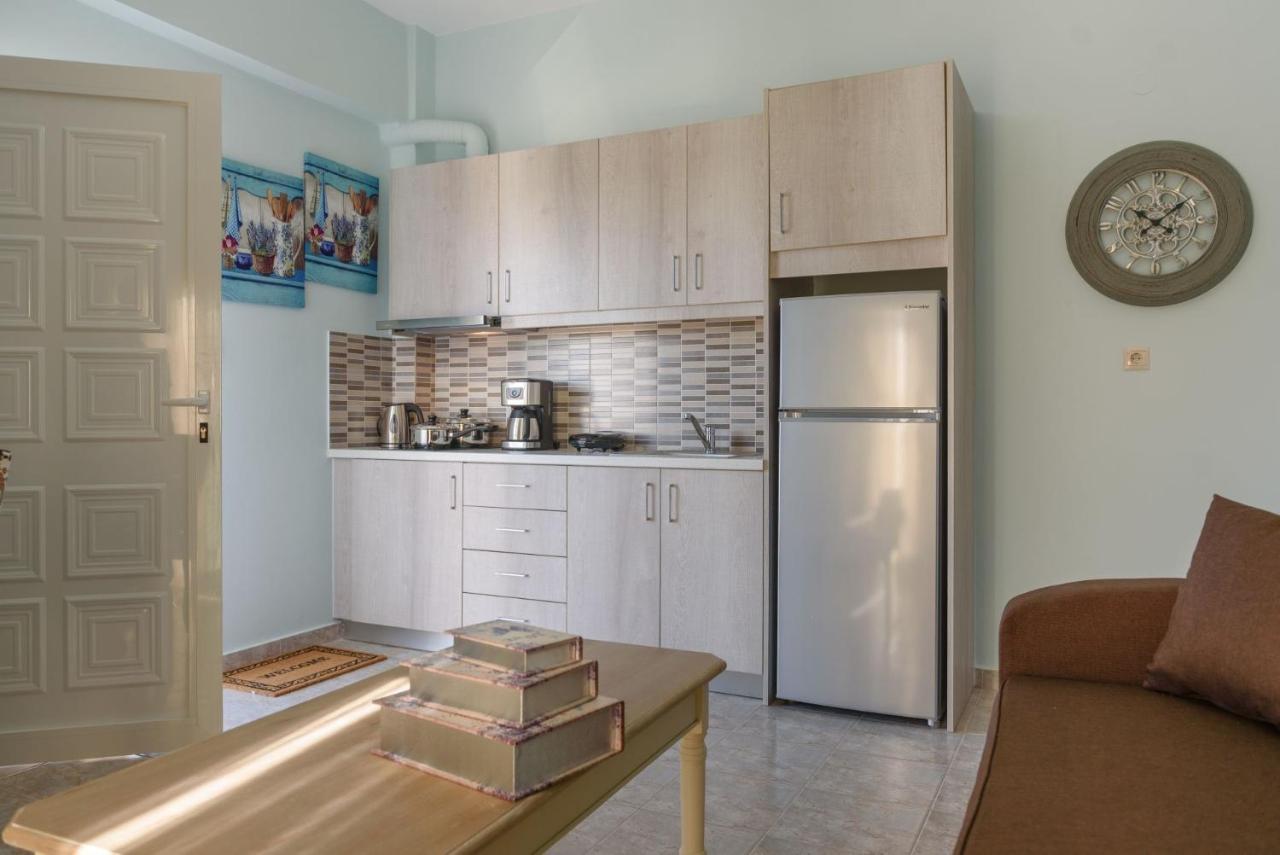 Spyros Apartments With Pool Каламаки Екстериор снимка