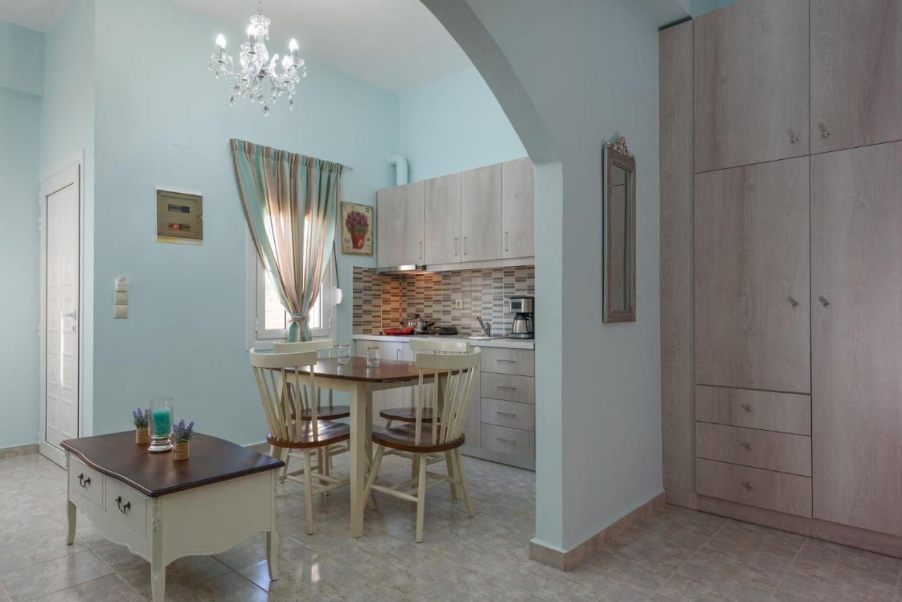 Spyros Apartments With Pool Каламаки Екстериор снимка