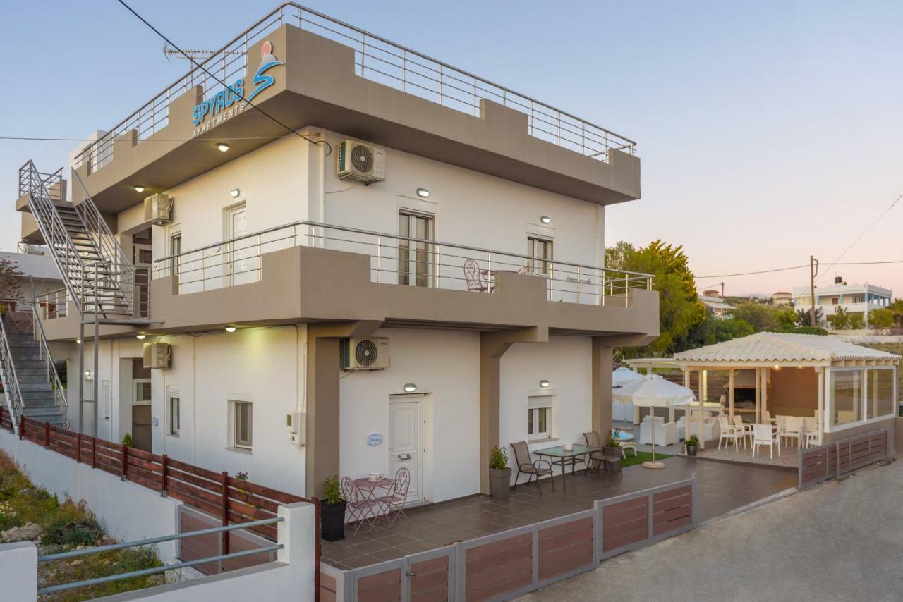 Spyros Apartments With Pool Каламаки Екстериор снимка